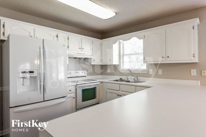 Building Photo - 116 King Arthur Pl