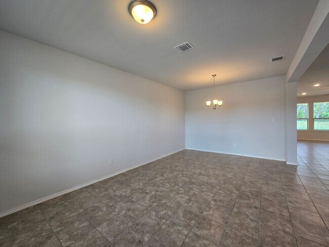 Building Photo - PRICE REDUCTION - AVAILABLE NOW!