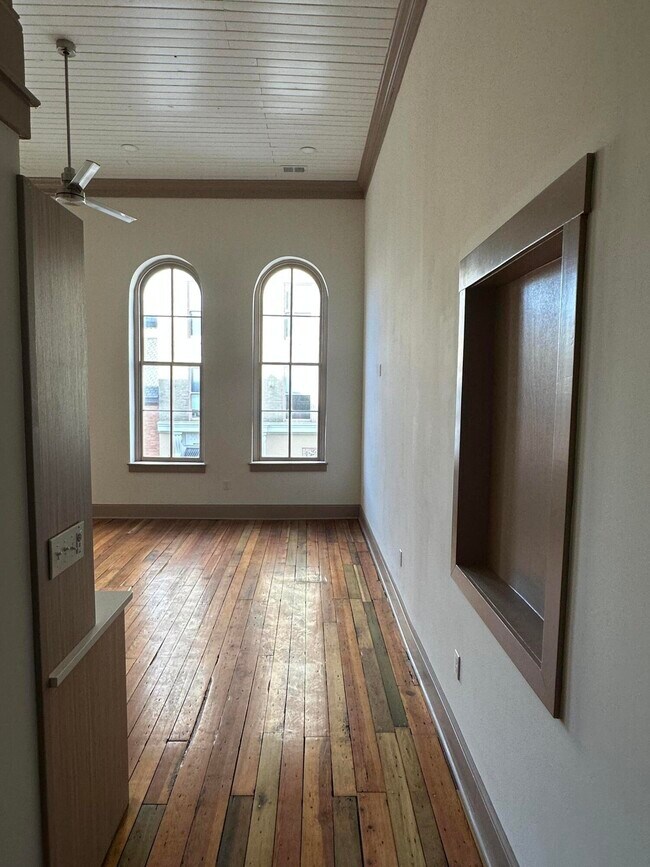 Building Photo - 307 W Main St