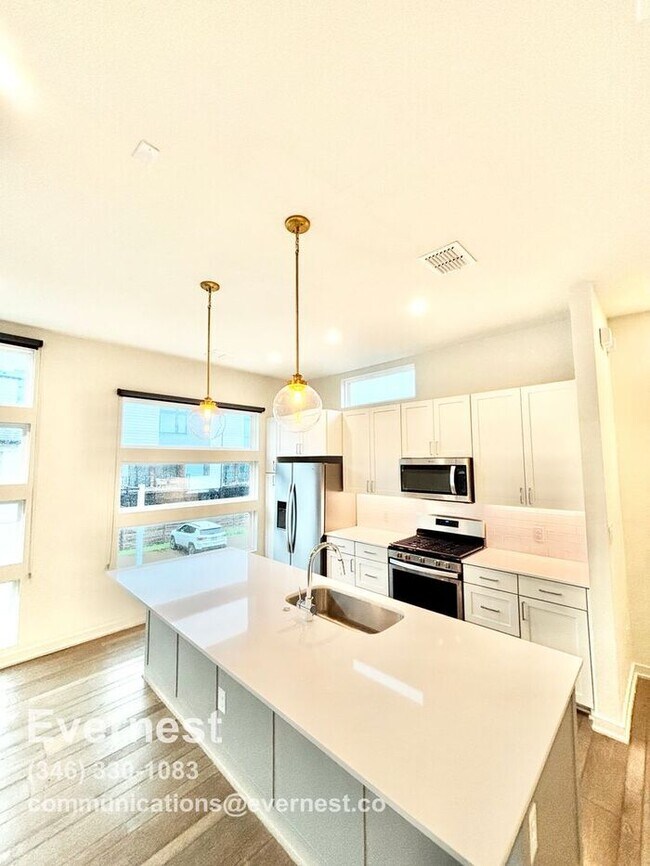 Primary Photo - 2528 N Fitzhugh Ave