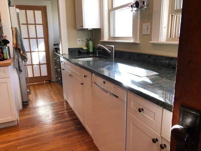 Building Photo - 44 Webster St