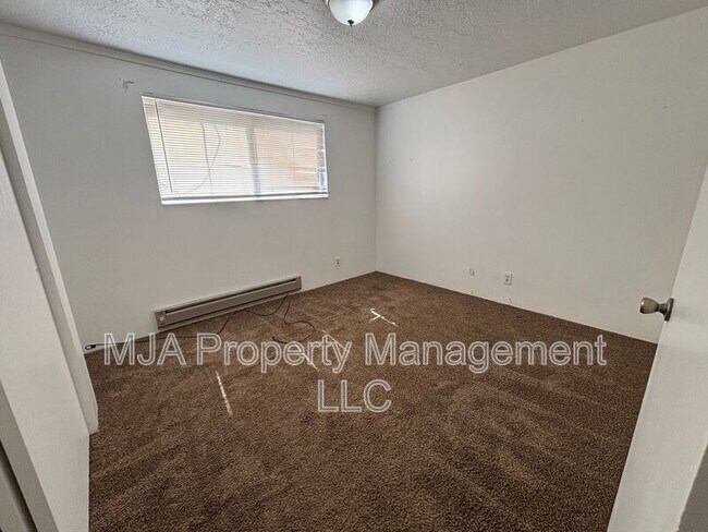 Building Photo - 814 15th St