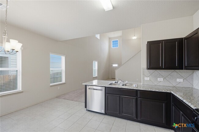 Building Photo - 131 Lake Gln