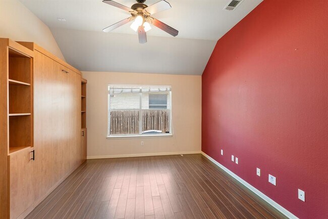 Building Photo - 1511 Weatherford Dr