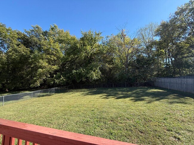 Building Photo - 3 Bedroom 2 Bathroom Home!!