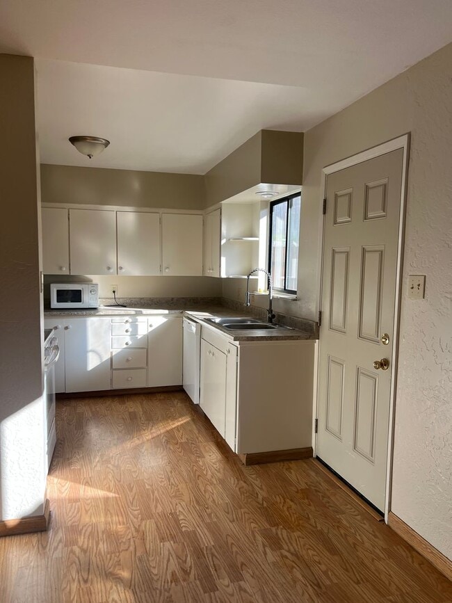 Building Photo - Blue Lake House Tier 2