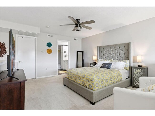 Building Photo - 640 Main St N