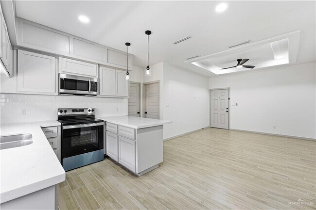 Building Photo - 12 Rosewood Ln