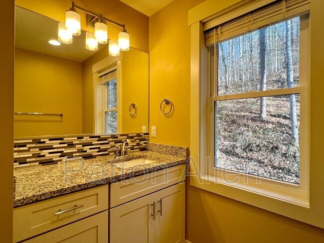 Building Photo - 12 Beaverdam Knoll Rd