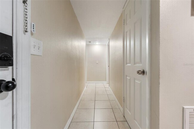 Building Photo - 5071 Eaglesmere Dr