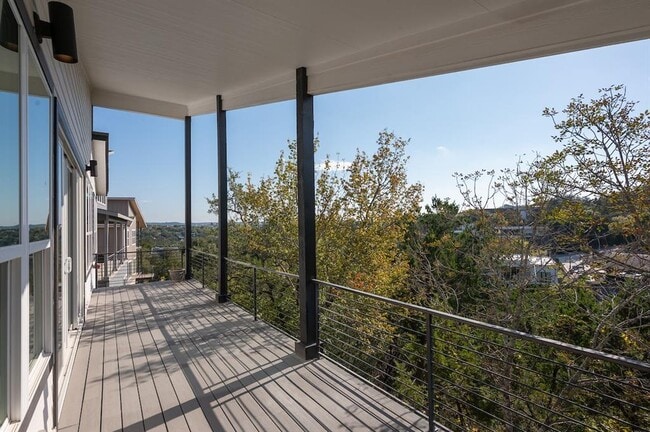 Building Photo - 2650 Crazyhorse Pass