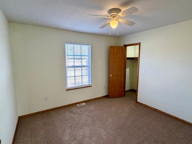 Building Photo - 571 SE 115th Rd