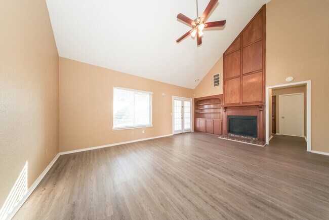 Building Photo - 2108 NE 9th St