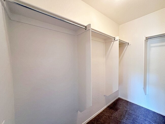 Building Photo - 1 WEEK FREE RENT! 1 BEDROOM DOWNSTAIRS CONDO IN GATED COMMUNITY 1 CAR GARAGE