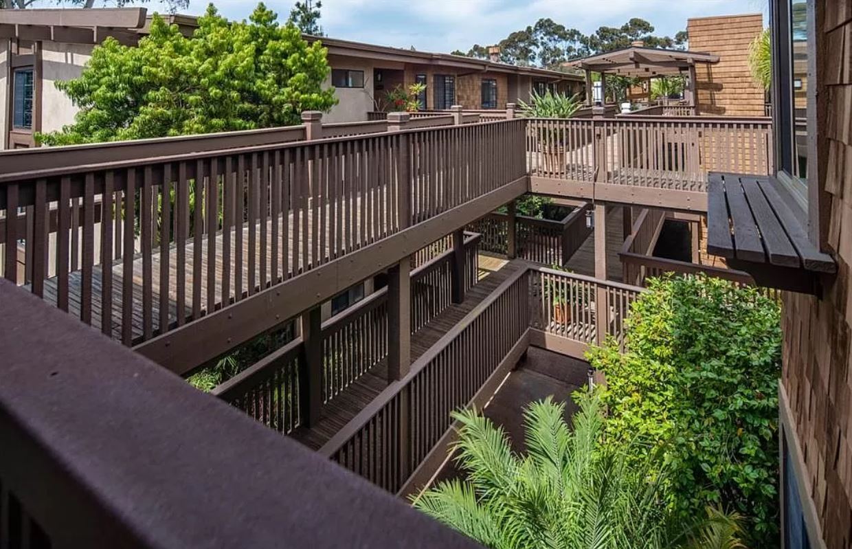 Building Photo - 8870 Villa La Jolla Dr