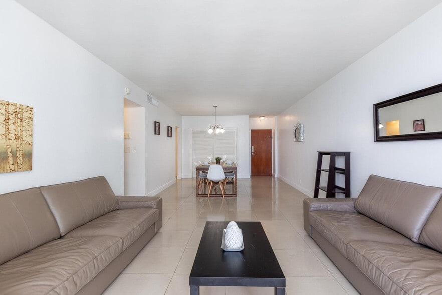 Building Photo - 3901 S Ocean Dr