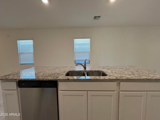 Building Photo - 6524 W Magdalena Ln