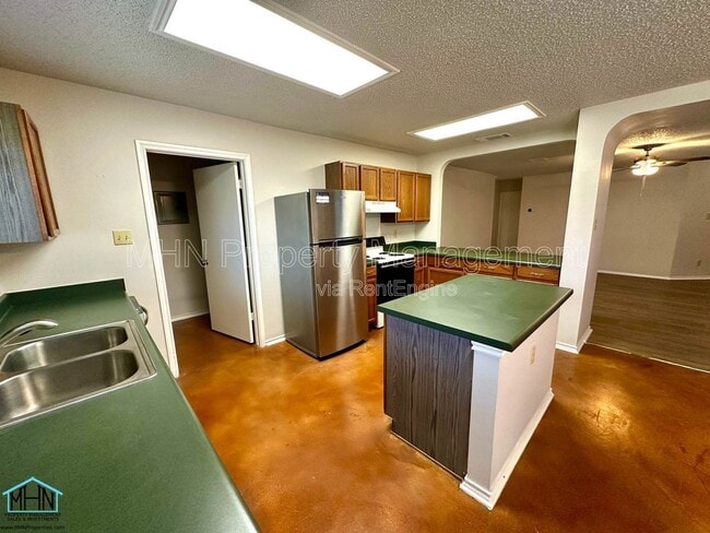 Building Photo - 5135 Elk Creek