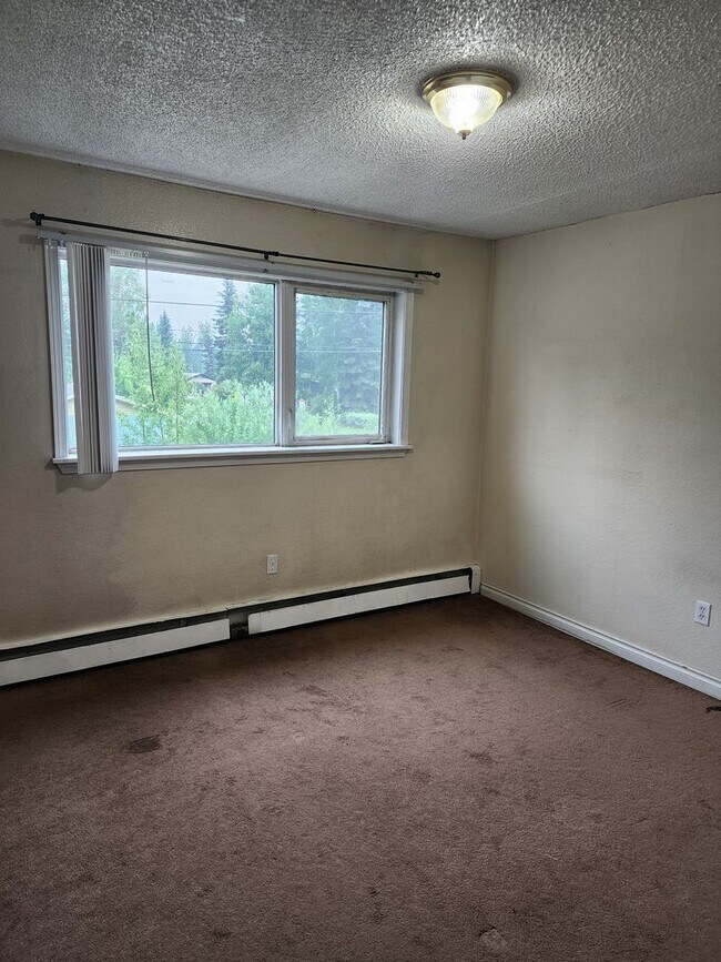 Building Photo - 100 B St