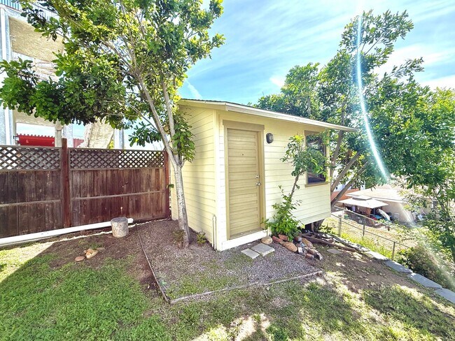 Building Photo - Remodeled Paradise Hills Home With Spectacular Views