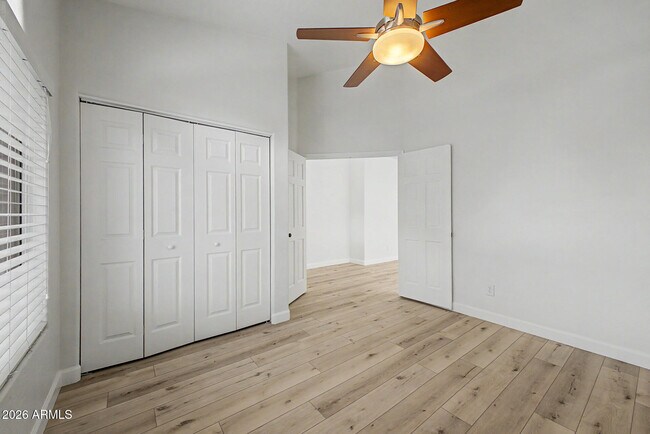 Building Photo - 1220 E Briarwood Terrace
