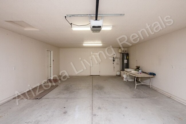Building Photo - NORTHSIDE POOL HOME