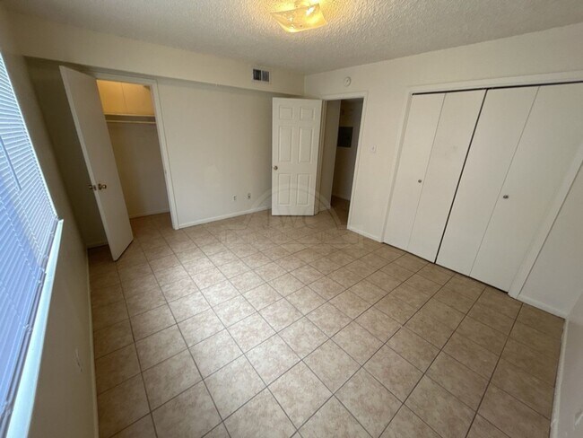 Building Photo - 2108 Hunt Dr
