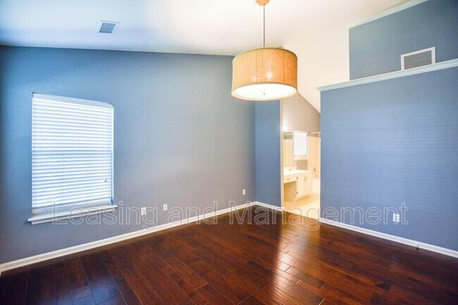 Building Photo - 606 Portico Park