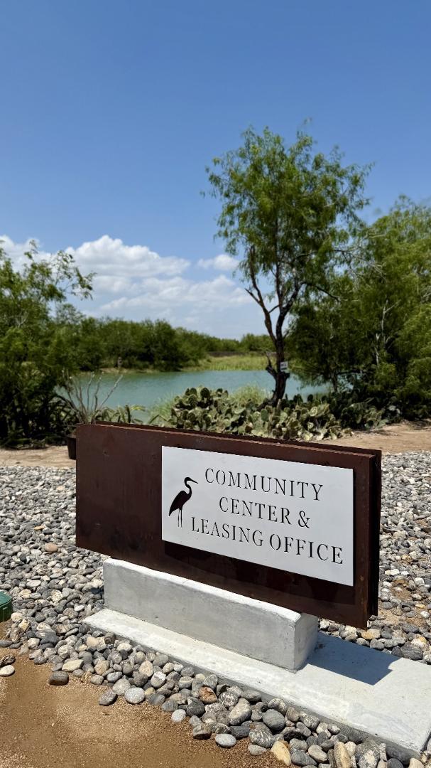 Building Photo - 605 Sapphire Ave