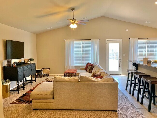 Building Photo - 3 Bed | 2 Bath in Owasso!