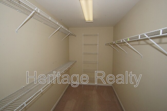 Building Photo - 11100 Autumn Hollow Ln