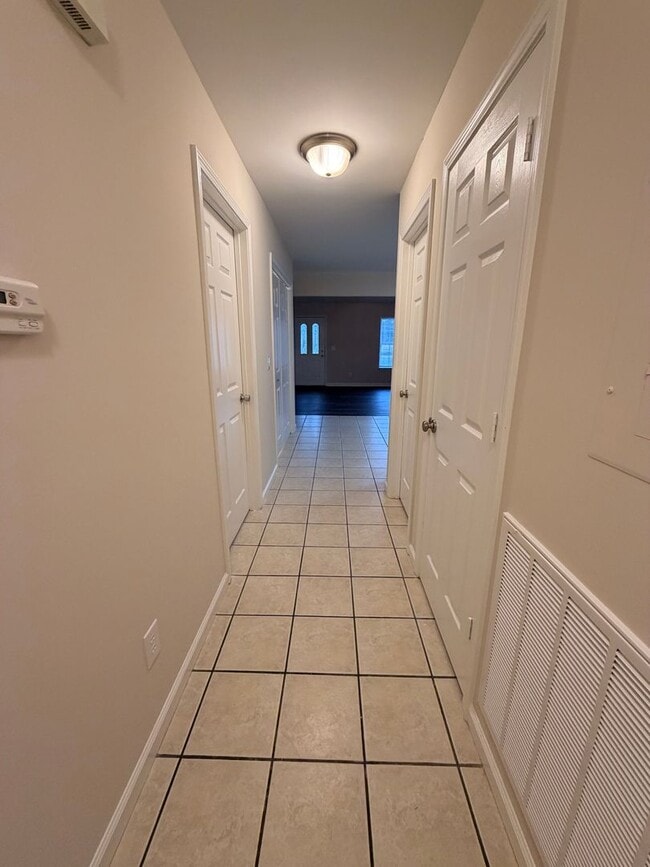 Building Photo - 110-112 Lyons Dr NW