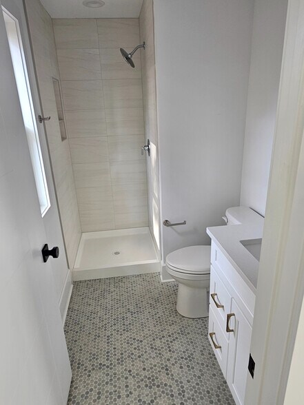 Building Photo - Room in Townhome on Donna Ave