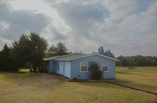 Building Photo - 30507 N 2960 Rd