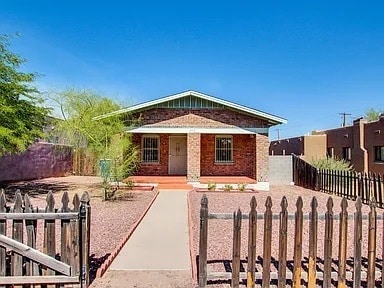 Building Photo - 322 N Cherry Ave