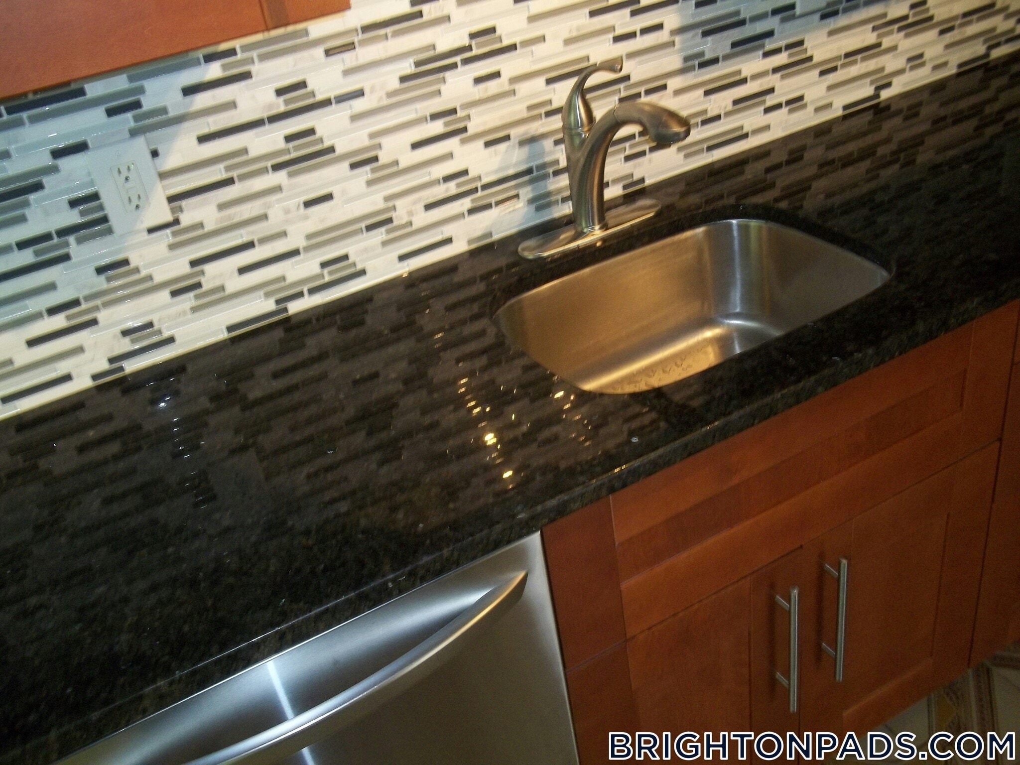 Building Photo - 191 Kenrick St