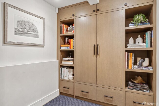 Building Photo - 7 Seymour St