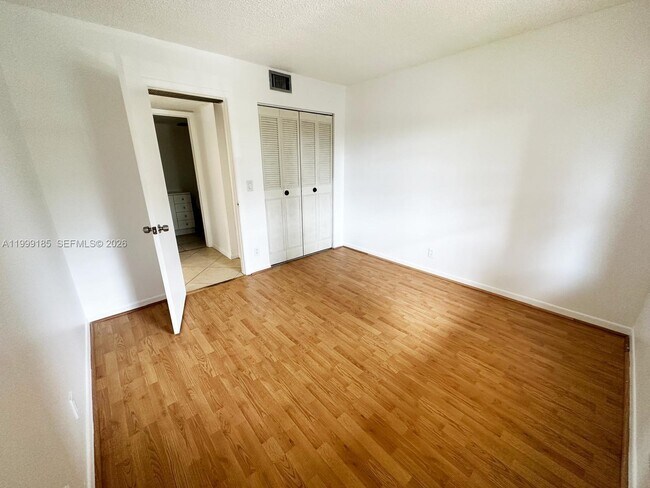 Building Photo - 7137 Golf Colony Ct