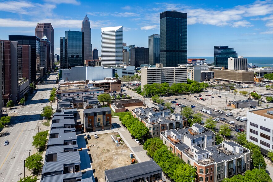 Building Photo - 1471 Lindazzo Ave