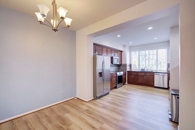 Building Photo - 2Bd/2.25Ba Mill Creek Townhouse