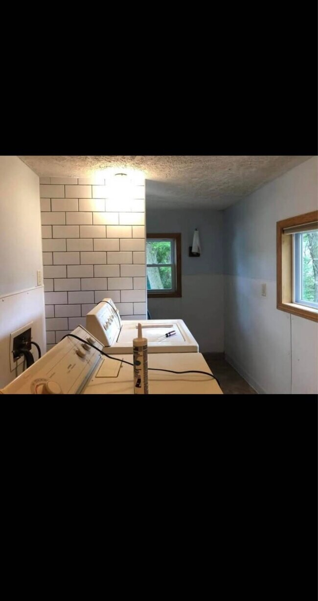 Building Photo - 608 N West St