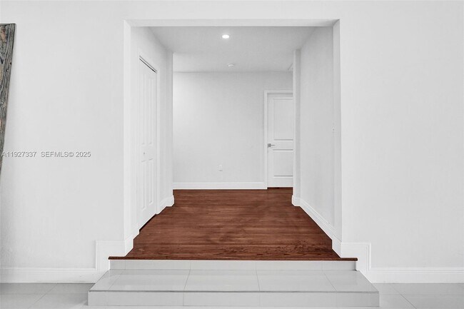 Building Photo - 1102 Meadow Lark Ave