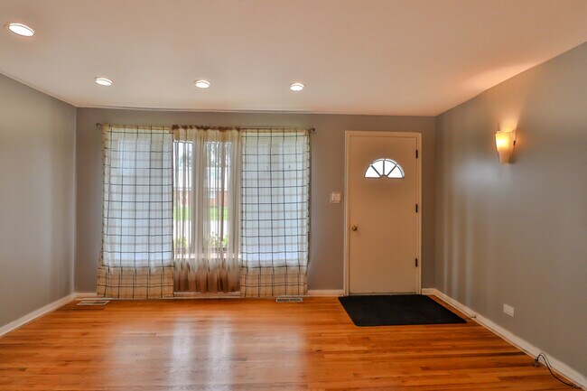 Building Photo - 7119 Stanford Dr