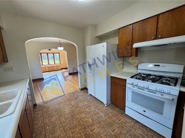 Building Photo - 140 S Elmwood Ave