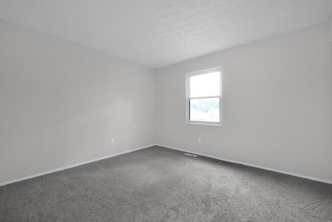 Building Photo - 3302 Sundale Rd