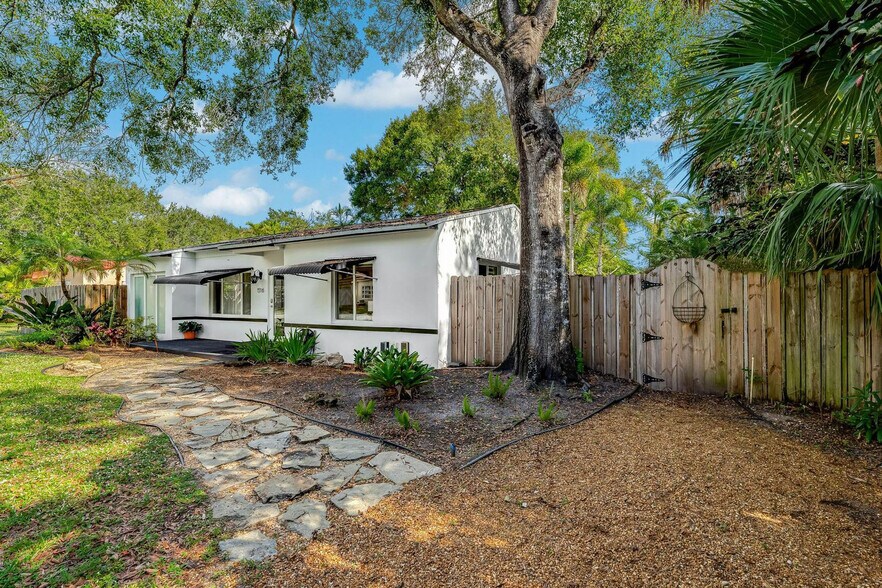 Building Photo - 1516 SW 8th Ave