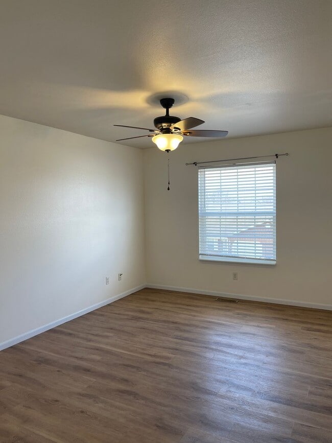 Building Photo - 16830 Huntington Ln