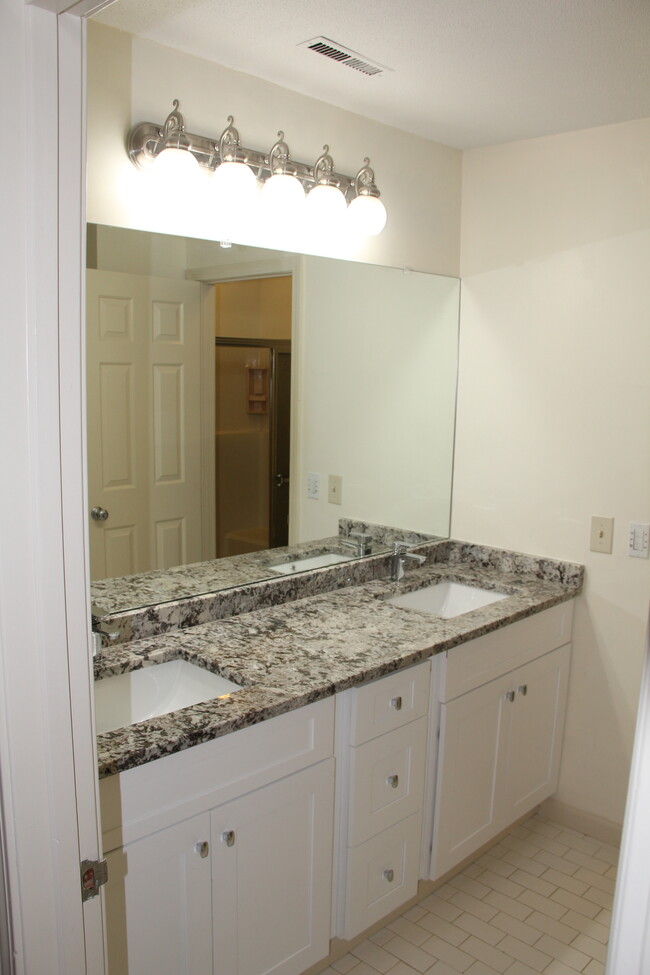 full bath with dual sinks - 45 Tunxis Vlg