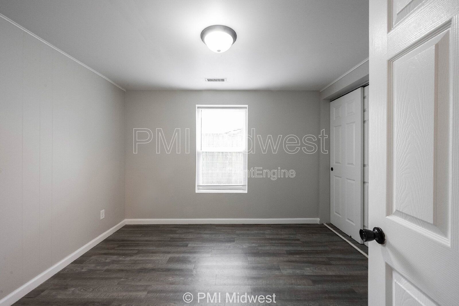 Building Photo - 955 N Traub Ave