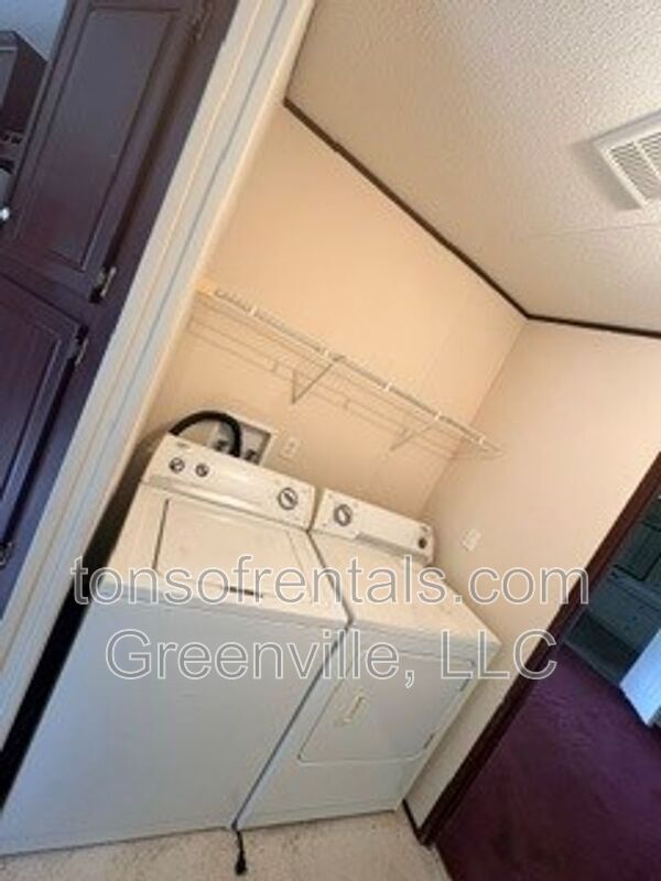 Building Photo - 255 Pine Dr